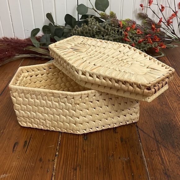 Vintage Other - Vintage Boho Woven Wicker Straw Basket with Lid